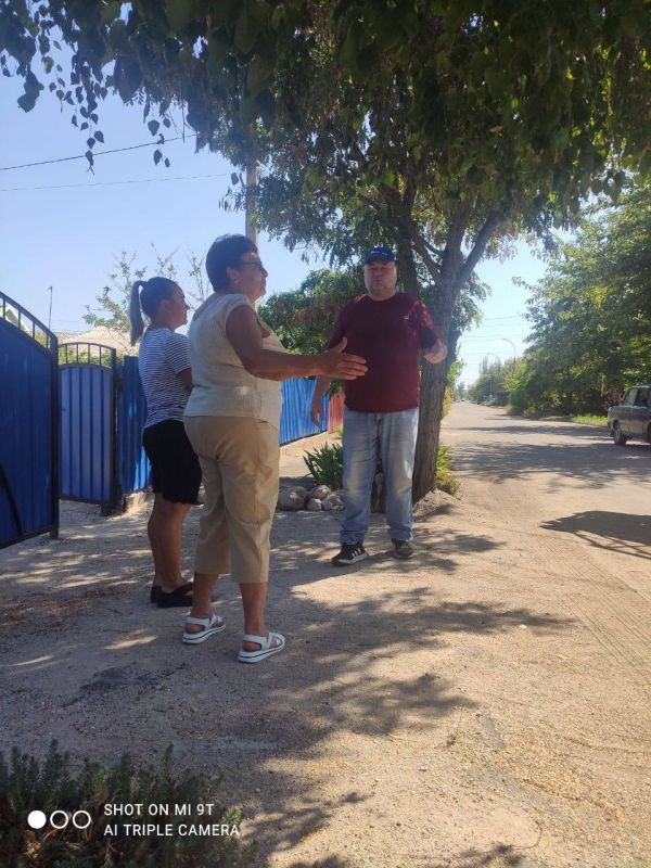 Встречу с жителями улицы Набережная пгт Ялта сегодня организовал и провел депутат Мангушского муниципального совета, член фракции Всероссийской политической партии «ЕДИНАЯ РОССИЯ» в Мангушском муниципальном совете Беш...