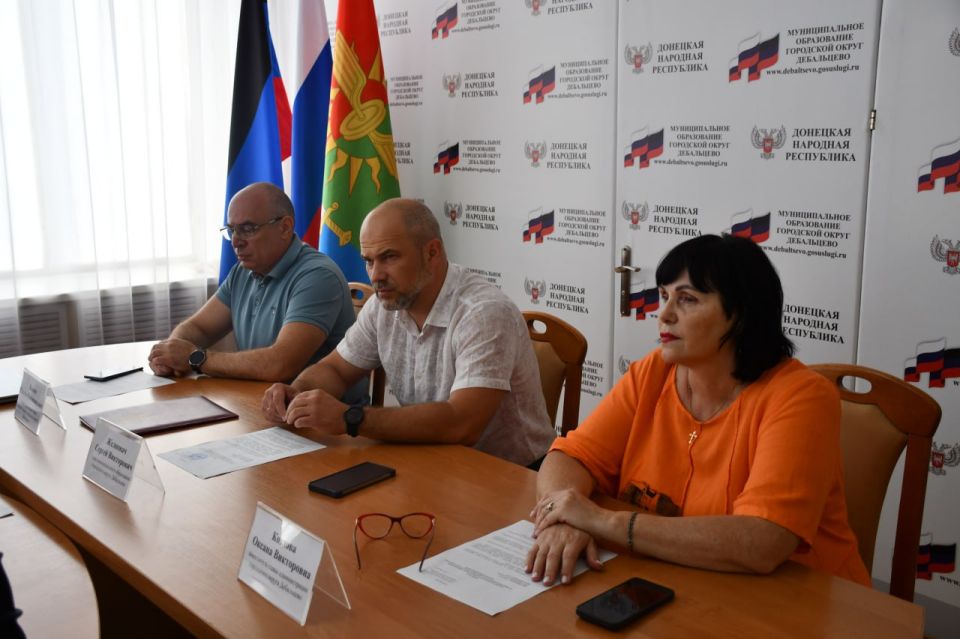 Сергей Желновач: Провел заседание муниципального штаба по вопросу здравоохранения на территории муниципального образования городского округа Дебальцево с руководителями медицинских учреждений и представителями структурных...