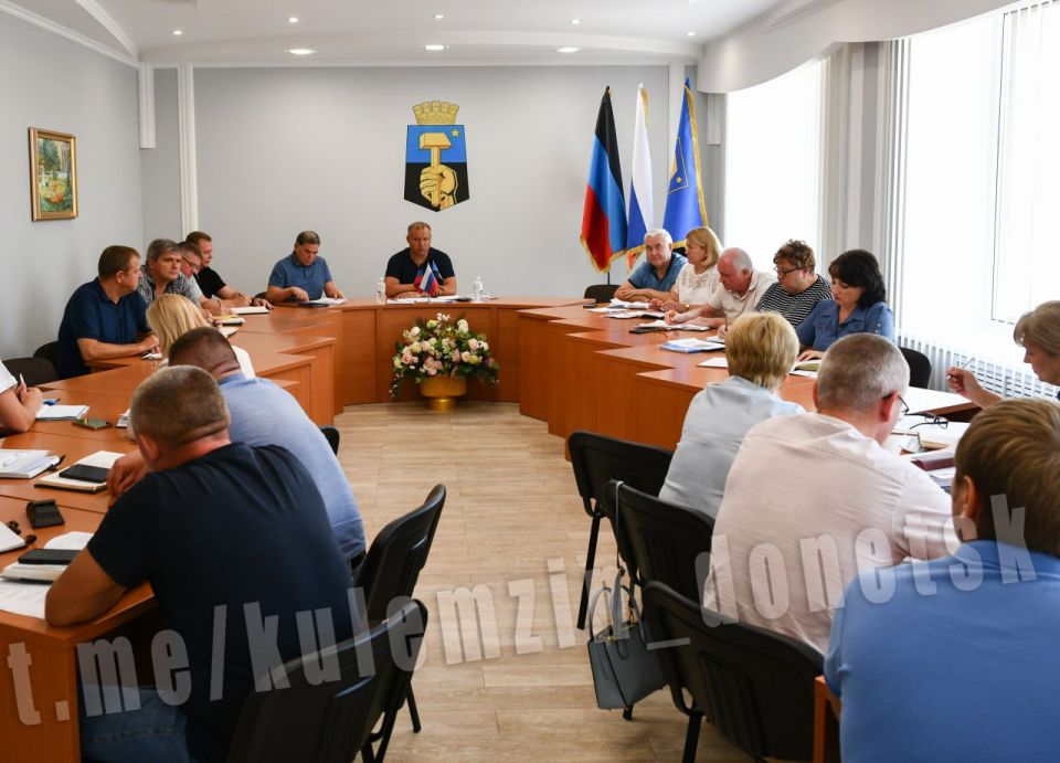 Алексей Кулемзин: Провёл аппаратное совещание с руководителями районов и структурных подразделений городской администрации