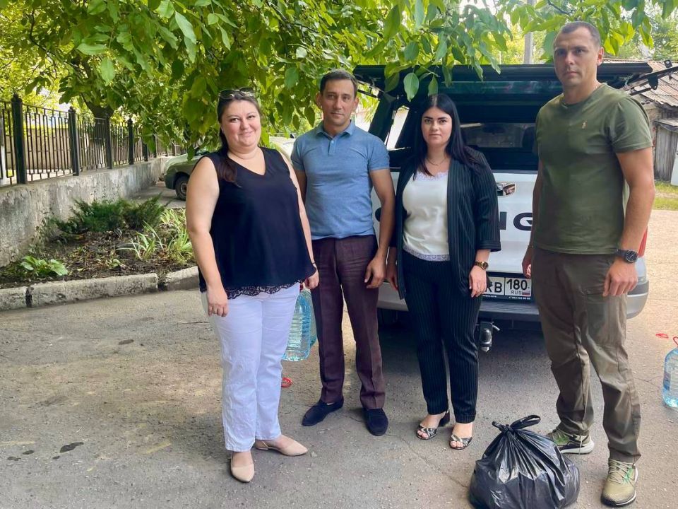 Александр Волошин: #гуманитарнаяпомощь. В рамках нашей постоянной работы по оказанию помощи жителям Донецкой Народной Республики группа депутатов Народного Совета ДНР совершила важную поездку в Никитовский район Горловки