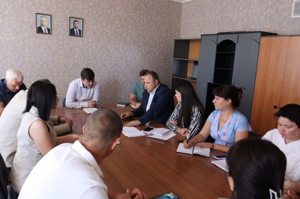 Сегодня, 19 августа, Председатель Торезского городского совета Александр Казмерчук принял участие в очередном заседании Штаба по вопросам здравоохранения