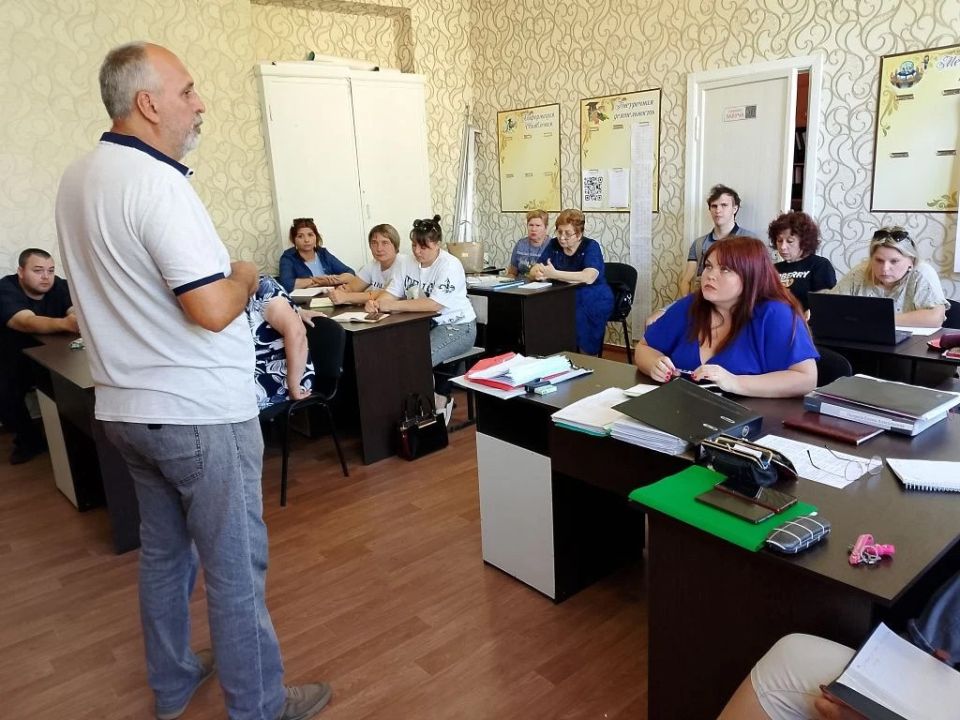 Роман Конев: ВСТРЕЧИ С НАСЕЛЕНИЕМ. 19 августа 2025 года депутаты Горловского городского совета от фракции «Единая Россия» - Павел Калфакчиян, Андрей Костюк, София Потапова, Олег Сладкевич, Сергей Третьяков, Нелля Якуненко...