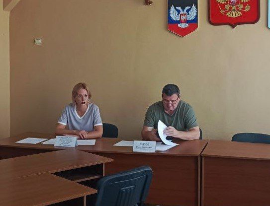 Игорь Лызов: Встретился с секретарями Первичных отделений Амвросиевского местного отделения Партии "Единая Россия"