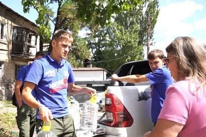 Активисты доставили свыше двух тонн питьевой воды в пригород Селидово