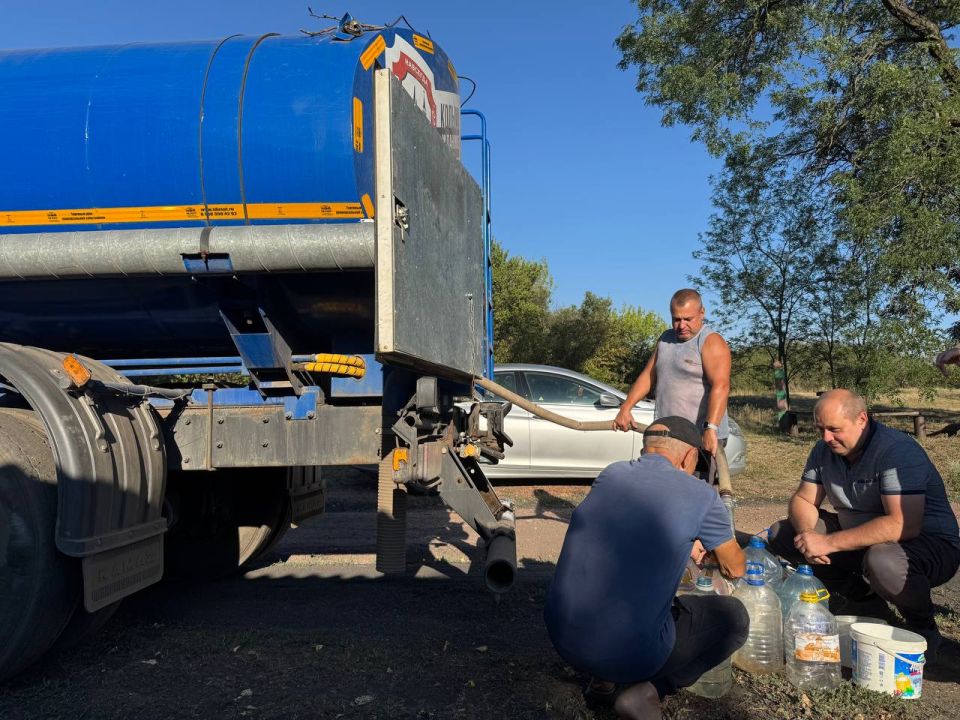 Коммунальные службы Ждановки решают проблему отсутствия водоснабжения в отдаленных населенных пунктах