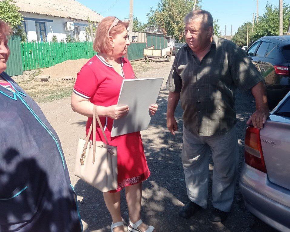 Начальник Благодатновского территориального отдела Инна Науменко встретилась с населением пос.Жукова Балка