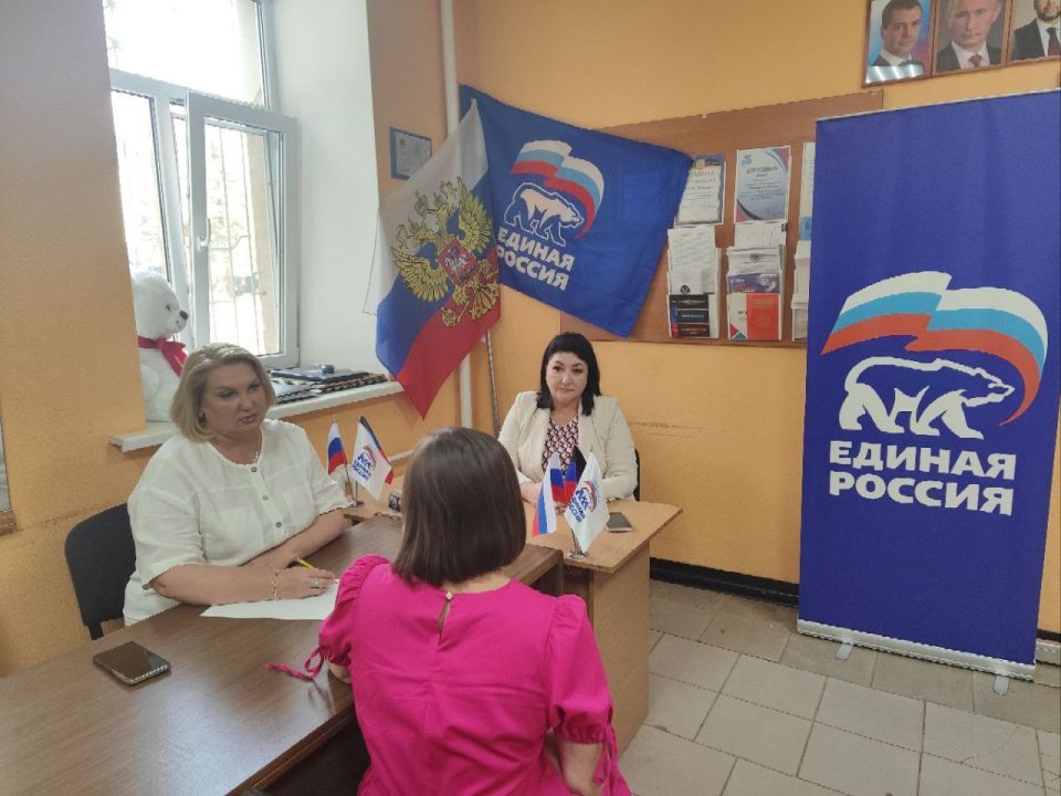 18 августа 2025 года в местной общественной приёмной г.Докучаевска провел прием Председатель городского совета Наталья Никифорова