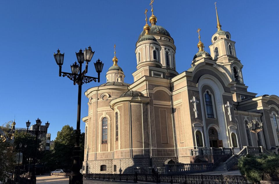 В праздник Преображения Господня священники в Донецке навестили детей и бойцов