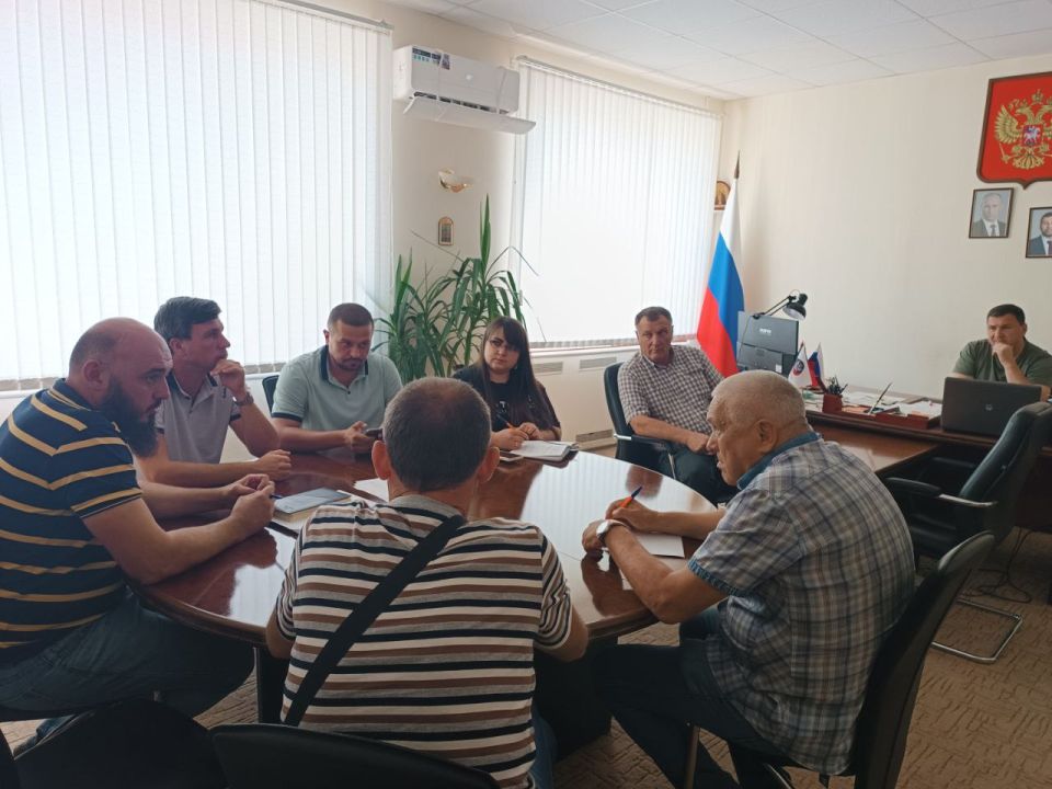 Глава Амвросиевского муниципального округа Игорь Лызов провёл рабочее совещание по подготовке к осенне-зимнему периоду