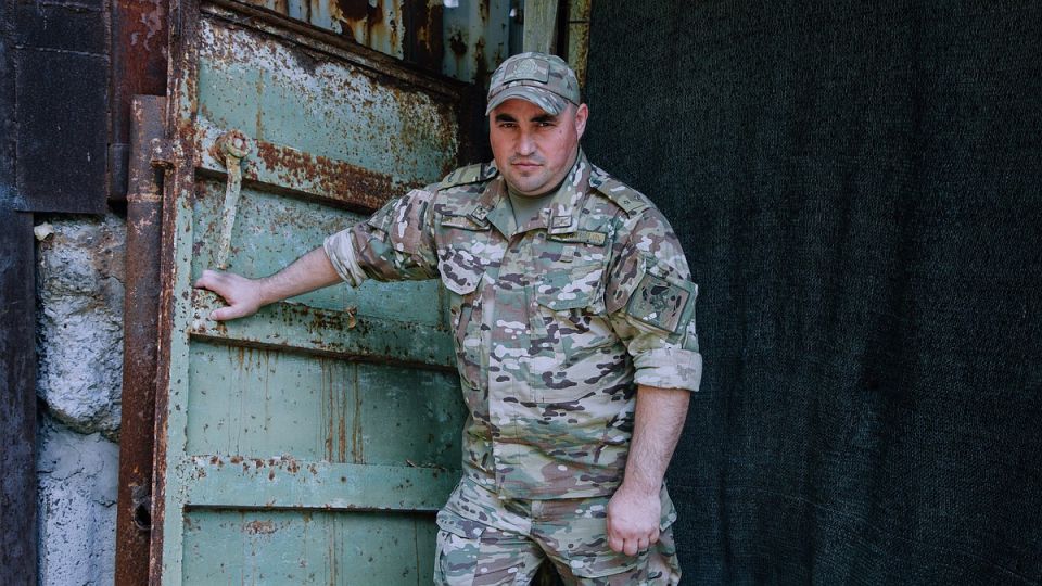 Мирные жители встречают «сотку» слезами радости: Легендарной донецкой «самой воюющей» бригаде исполнилось 10 лет