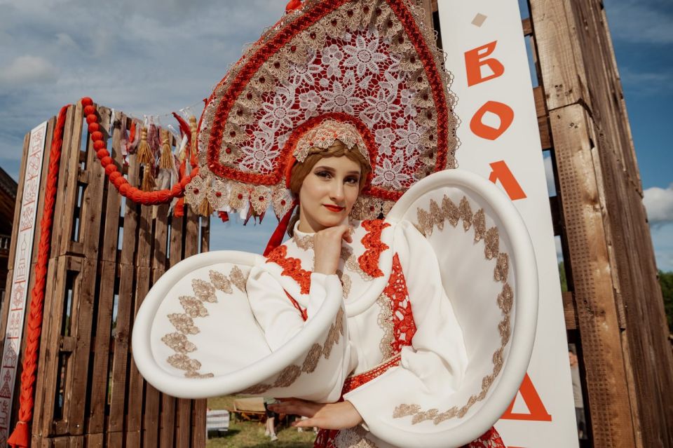 Слово этого лета — фолк. На четыре дня наша делегация погрузилась в волшебную атмосферу фольклора, истории и традиций России на Всероссийском форуме «ВОЛОГДА.ФОЛК»! Они: