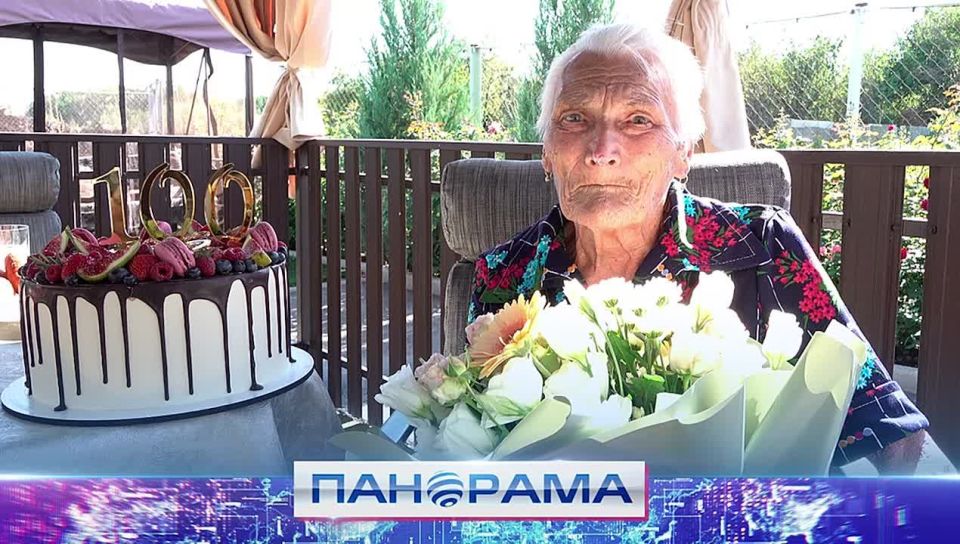 Столетний юбилей отметила жительница Моспино! Кто приехал поздравить долгожительницу?