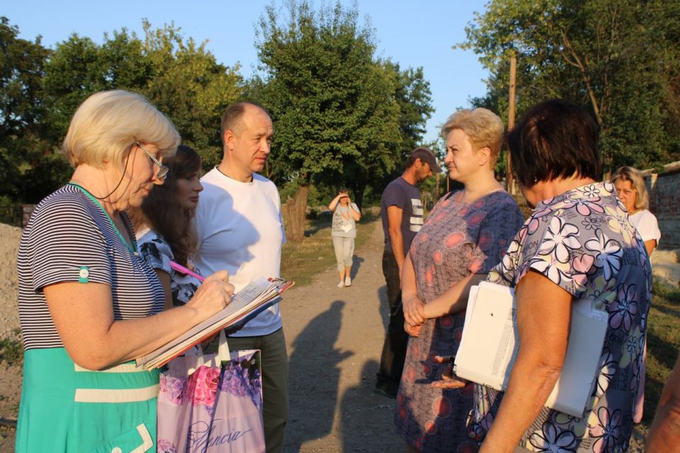 Иван Приходько: Дорогие друзья. Как и обещал во время проведения прямого эфира сегодня, 20 августа, был проведен рейд по использованию воды в частном секторе одного из поселков в Центрально-Городском районе Горловки