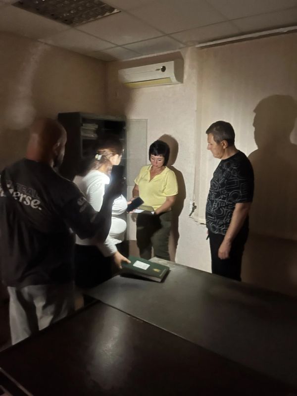 Министр культуры Михаил Желтяков и глава Тельмановского муниципального округа Наталья Великодная осмотрели учреждения культуры Курахово