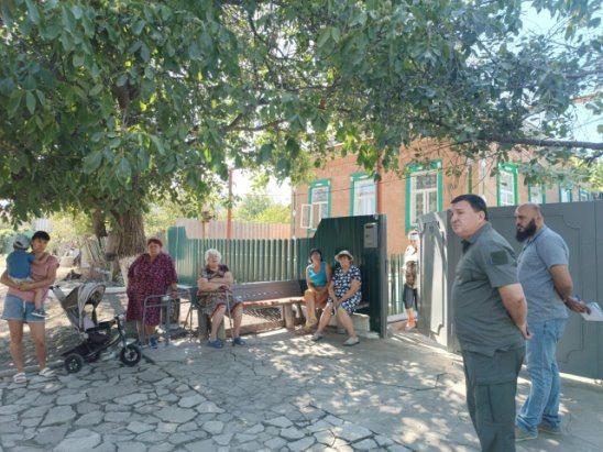 Глава Амвросиевского муниципального округа Игорь Лызов встретился с жителями улицы Филатова г. Амвросиевка