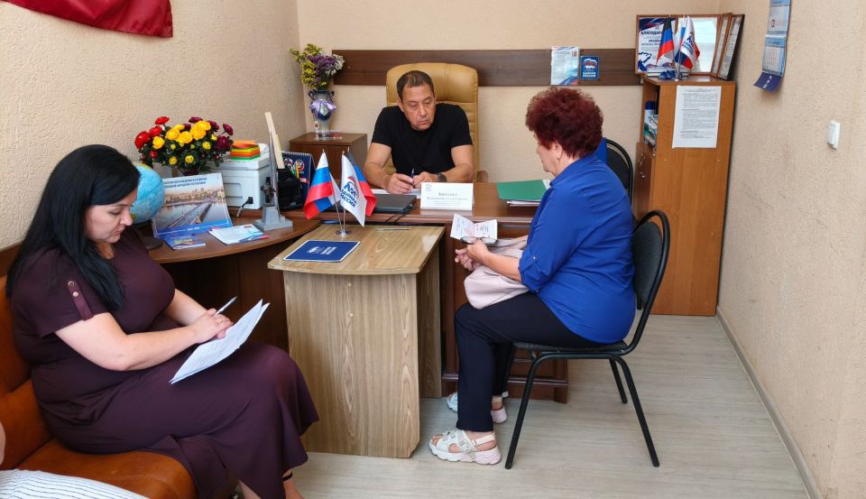 Константин Зинченко: На связи с гражданами. Провел прием граждан в Волновахском отделении общественной приемной Единой России совместно с представителями профильных управлений и отделов администрации Волновахского МО. На...