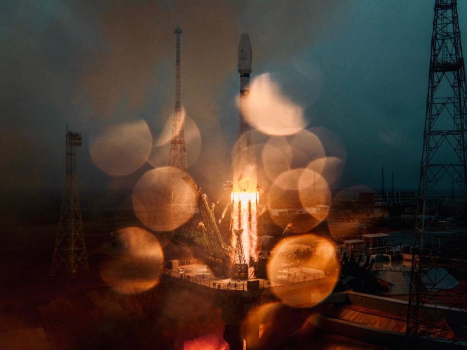 Свердловчане заметили яркий объект в небе. Видео