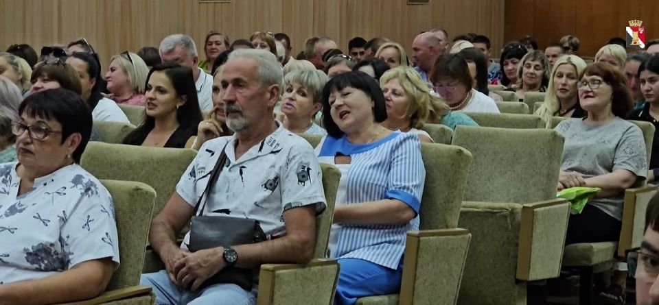 Игорь Мартынов: Праздничный концерт. При поддержке Филиала Государственного фонда «Защитники Отечества» ДНР в большом зале администрации городского округа Енакиево состоялось праздничное мероприятие, посвященное Дню...