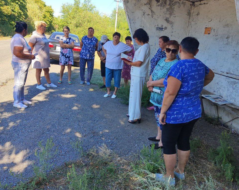Заместитель главы администрации Амвросиевского муниципального округа Елена Крюкова встретилась с населением с. Семеновское Успенского территориального отдела