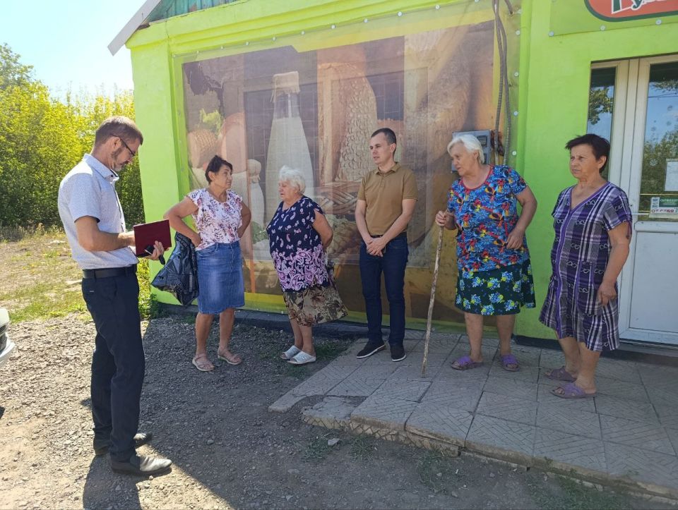 20 августа заместитель главы Администрации Старобешевского муниципального округа Михаил Ольмезов провел встречу с жителями села Осыково