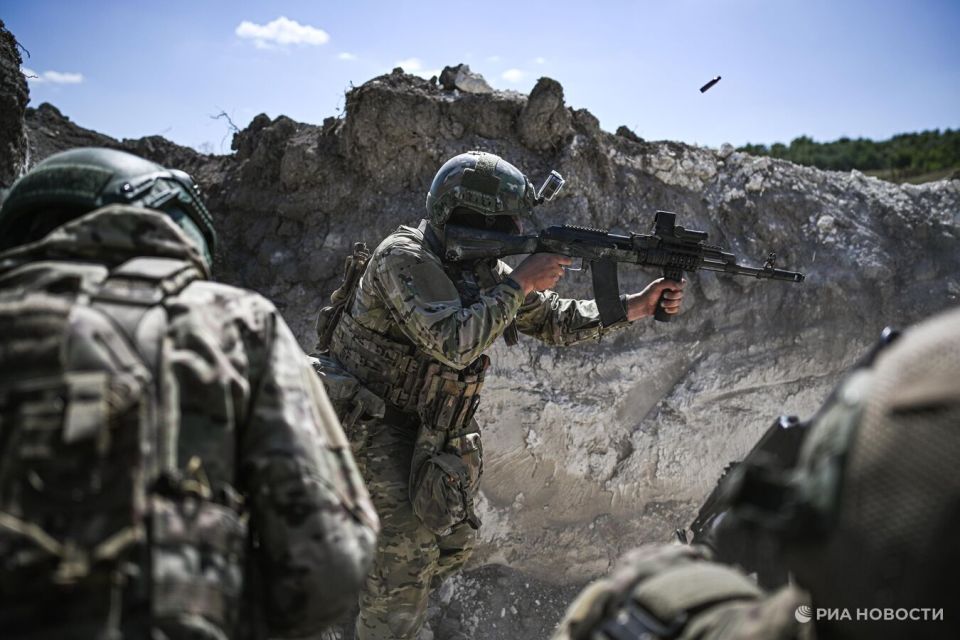 ВС России показали одновременный бой штурмовиков на земле и БПЛА в небе