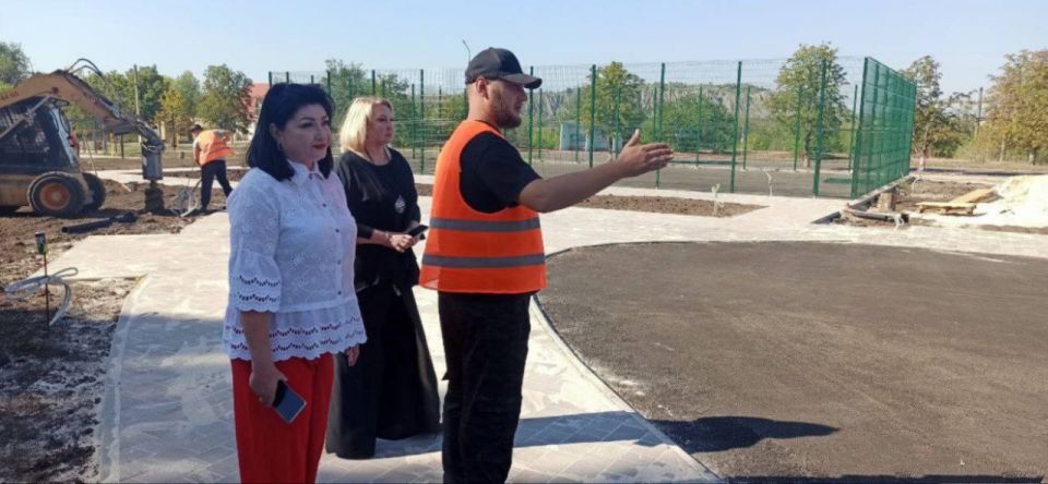 В рамках партийного проекта «Городская среда» Партии "Единая Россия" в городе Докучаевск членами мониторинговой комиссии по реализации объектов благоустройства была проведена проверка по выполнению работ на общественной...