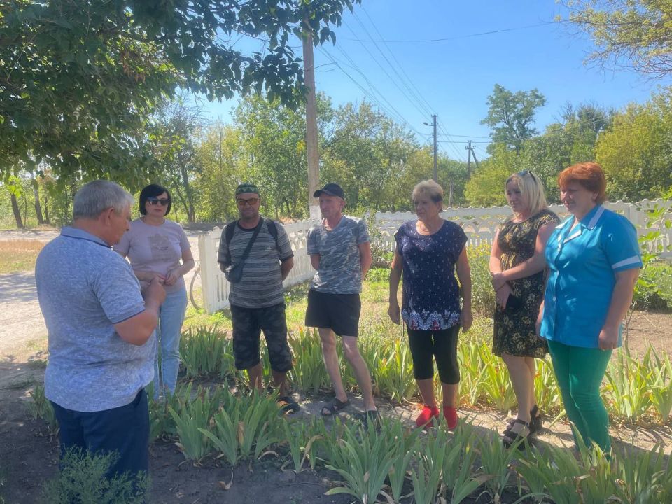 Проведена встреча с жителями села Кузнецово-Михайловка, которую по поручению Главы ДНР Дениса Пушилина организовал начальник Михайловского территориального отдела Администрации округа