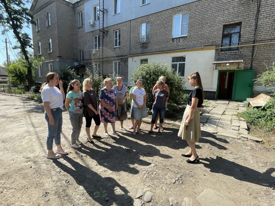 20 августа спикер Эвелина Викторовна Мотрук провела встречу с жителями района по адресу: ул. Макарова, 71