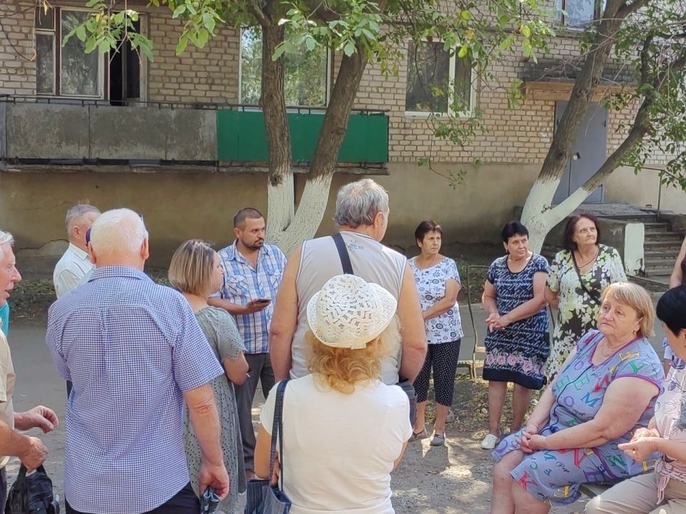 Лидер общественного мнения, председатель Общественного совета Александр Горянный на встрече с жителями улицы Кутузова обсудил вопросы благоустройства улиц города, ремонта системы водоотведения, наружного освещения в...