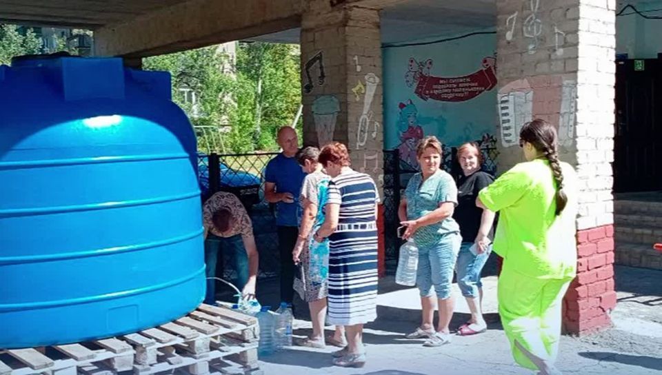 Роман Конев: Депутаты городского совета продолжают борьбу за воду! Проверка точек подвоза ценного ресурса и общение с жителями