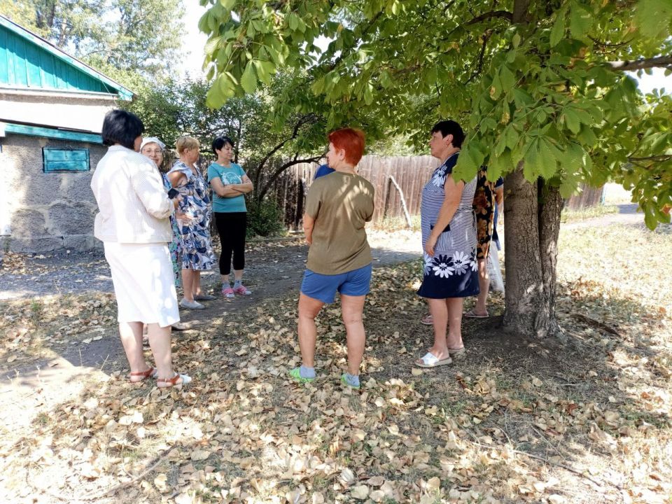 Сегодня, 21 августа, Первый заместитель главы администрации городского округа Торез Анна Макарова провела встречу с населением по адресу: ул. Капустина