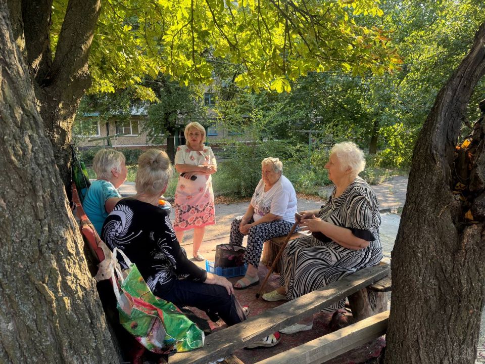 21 августа первый заместитель руководителя Управы Центрально-Городского района Инна Кисенко провела встречи с жителями в ГБОУ «Средняя школа № 15 городского округа Макеевка» и по адресу кв-л Железнодорожный