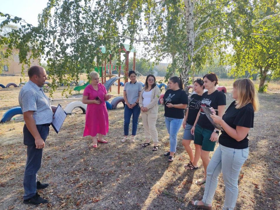 Сегодня, 21 августа, провел встречу заместитель начальника Моспинского территориального управления администрации городского округа Донецк Овчаренко Андрей Викторович с жителями улицы Заоева г. Моспино
