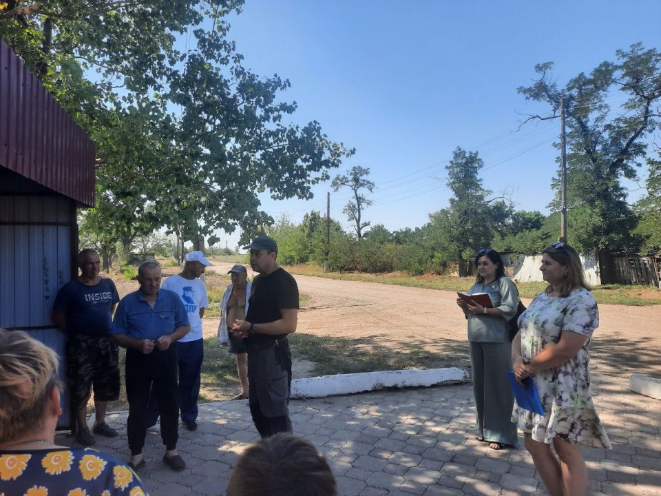 21 августа 2025 года в поселке Кропивницкое, по ул. Чапаева, Волновахского муниципального округа состоялась встреча с гражданами, на которой присутствовали: Глава Волновахского муниципального округа Константин Зинченко...