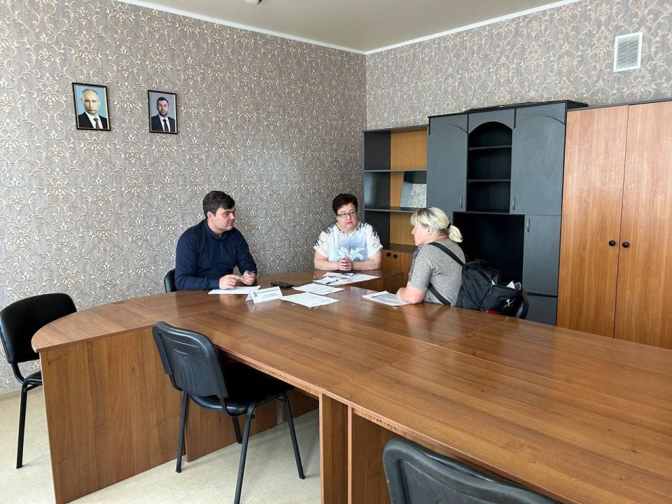 Сегодня, 21 августа 2025 года Глава муниципального образования городской округ Торез Артем Чесноков провел прием населения по личным вопросам