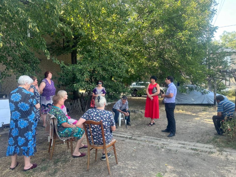 Заместитель главы Администрации Шахтерского муниципального округа провел встречу с жителями