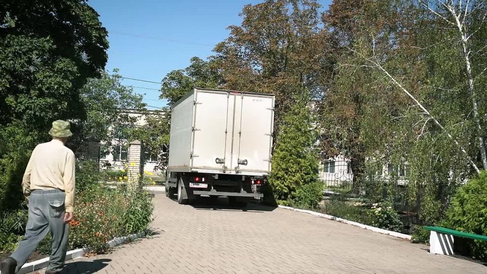 Кирилл Макаров: Волонтёры доставили 6 тонн питьевой воды в Свято-Николаевский храм в Ольгинке