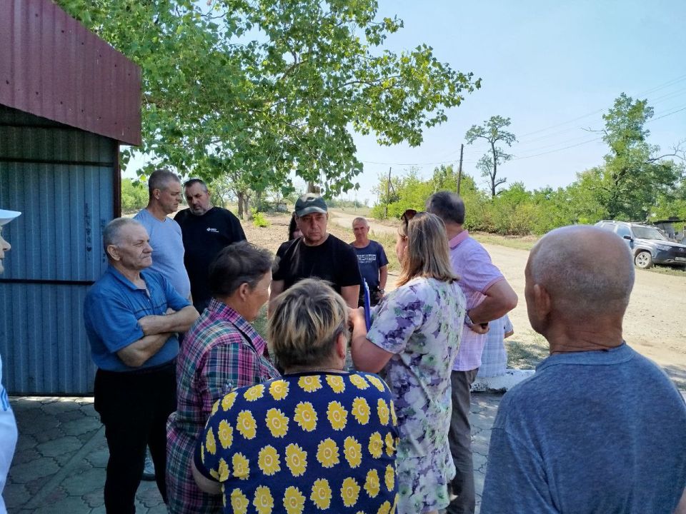 Константин Зинченко: Совместно с председателем Волновахского муниципального совета, депутатом от фракции «Единая Россия» Таймуразом Арсоевым провел встречу с жителями с. Кропивницкое