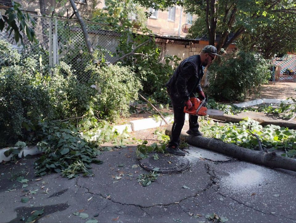 В Ждановке провели подготовительные работы по устранению порыва холодной воды