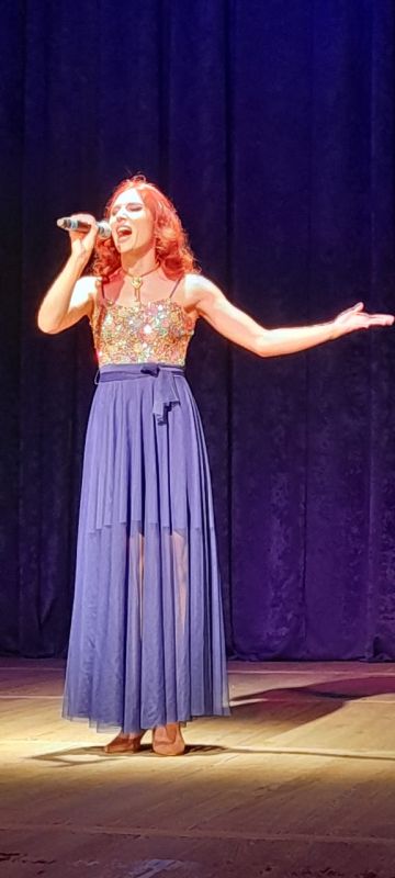 В городе Комсомольское прошел праздничный концерт ко Дню флага и Дню шахтёра