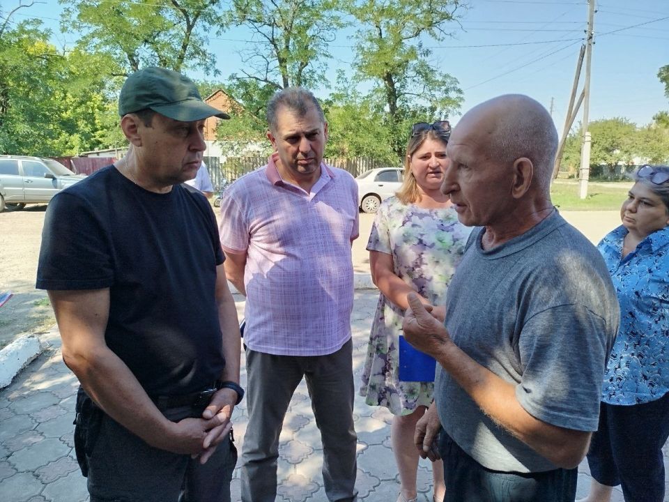 Таймураз Арсоев: В продолжение диалога с жителями, инициированного Главой ДНР Денисом Пушилиным, состоялась встреча с населением поселка Кропивницкое (Волновахский муниципальный округ, ул. Чапаева). Во встрече принял участие...