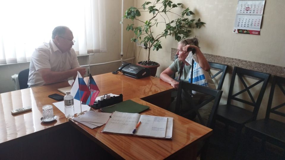 Игорь Мартынов: Личный прием граждан. Заместитель главы администрации муниципального образования городского округа Енакиево Сергей Божик, провел личный прием граждан города