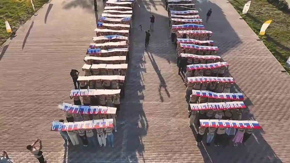 Кирилл Макаров: Шествие на Форуме Молодёжи Донбасса это живая карта нашей земли, где каждый город — часть уже существующей истории и часть неизбежного будущего