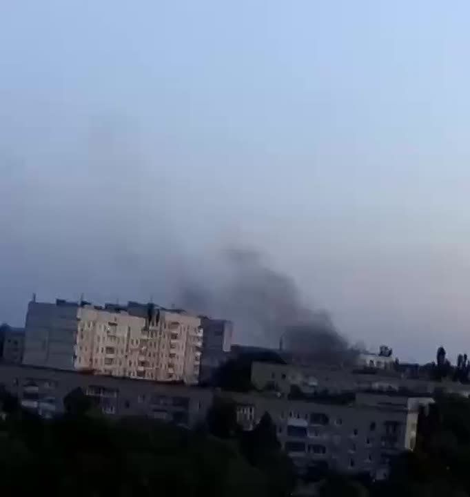 Юрий Котенок: Сидели такие военнослужащие ВСУ в многоэтажке в ДНР, выгнав оттуда жителей, сидели - не тужили, затаренные хавчиком и бк, стебались, хорохорились, приняв огненной воды: "А шо? Пишов в сраку цей ФАБ! Мы його не...