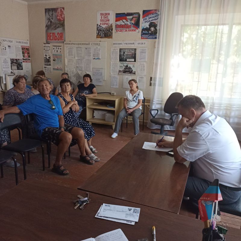 Первый заместитель главы Амвросиевского муниципального округа Бутко Борис Борисович встретился с населением с. Елизавето-Николаевка