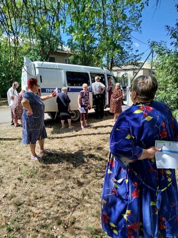 Во время рабочей поездки в посёлок Александровское жители обратились к Секретарю Енакиевского местного отделения ВПП "Единая Россия" Игорю Мартынову с просьбой организовать выездную работу сотрудников Енакиевского отделения...