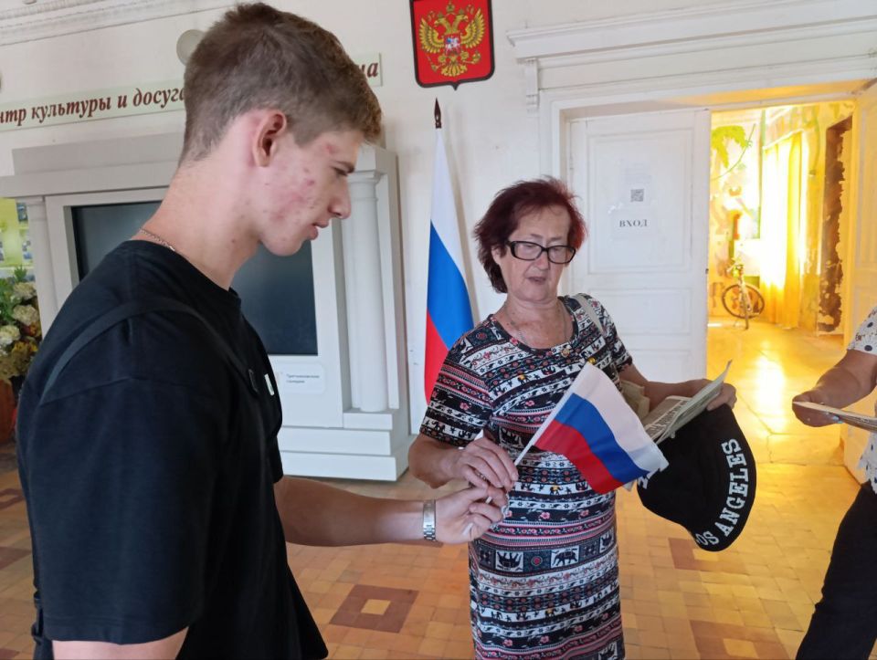 Александр Качанов: Всероссийская акция. Городской округ Докучаевск присоединился к всероссийскому празднованию Дня Государственного флага Российской Федерации