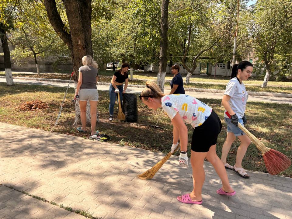 Александр Пеняев: Сегодня коллектив администрации вышел на уборку территории