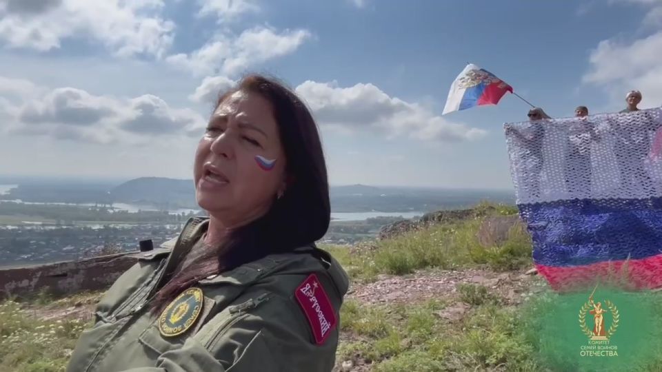 В День флага РФ в городе Донецке состоялось открытие мурала о связи поколений защитников отечества