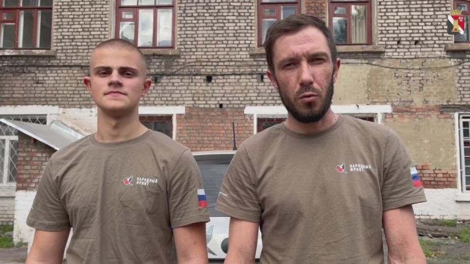 Гуманитарная миссия. По поручению главы муниципального образования городского округа Енакиево Игоря Мартынова активисты местного отделения молодежки «Народного фронта» доставили питьевую воду в 5-литровых бутылках в ряд...